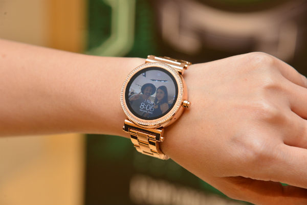飛甩「電子味」 玩轉智能腕錶時尚設計