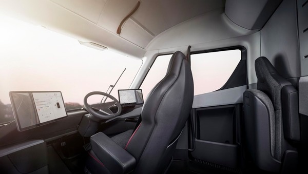 Tesla Semi 拖頭發布！新 Roadster 驚喜亮相