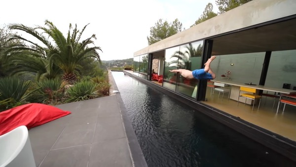 超豪華 Airbnb 擁超大夢幻游泳池