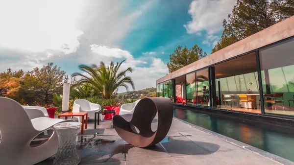 超豪華 Airbnb 擁超大夢幻游泳池