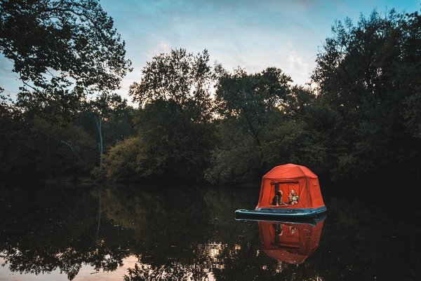 新興「水上露營」？又是帳篷又是小艇！