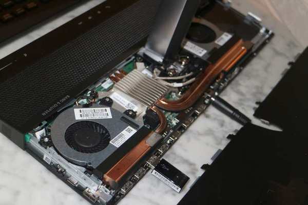 HP Spectre 八代 Core CPU 新機登場！13.3 吋機僅重 1.11kg？