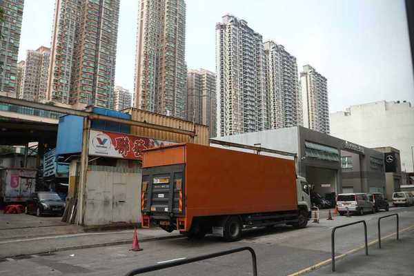 工廈變農場種菇？種出每公斤 HK$14,000 價值
