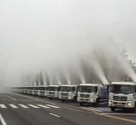 絕招「清洗空氣」對付空氣污染？中國出動高壓噴霧車降污