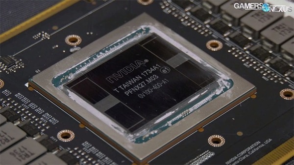 NVIDIA Titan V 拆解！211 億晶體巨獸！