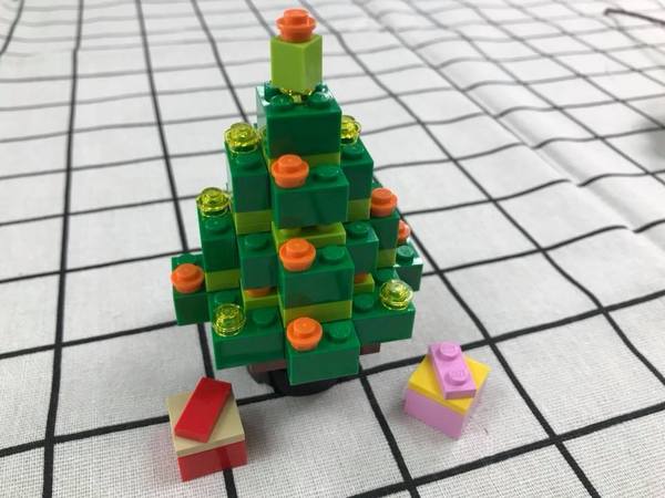 自製超靚 LEGO 發光聖誕樹