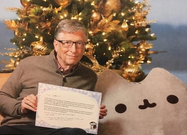 Bill Gates 都玩交換禮物？幸運網友竟收到巨型貓貓