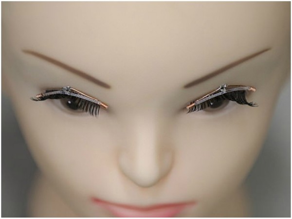 日本最新發明無線電 LED 假眼睫毛  網民：好啱龍婆