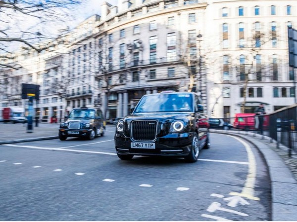 倫敦電動的士正式行駛！ 車主慳足 600 英鎊經營成本？