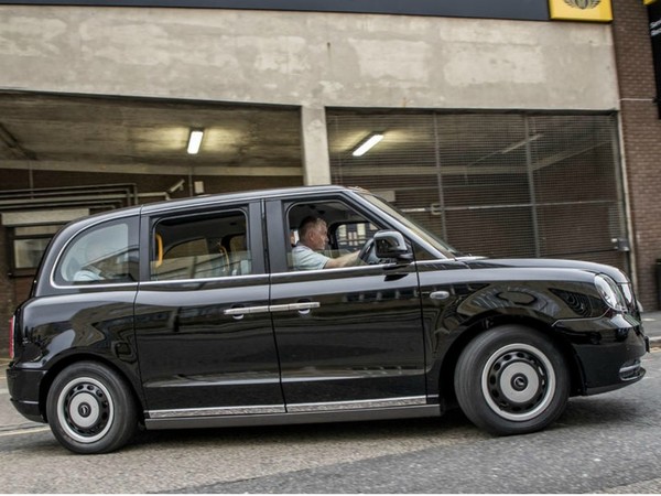 倫敦電動的士正式行駛！ 車主慳足 600 英鎊經營成本？