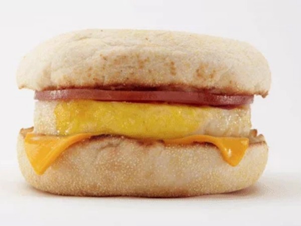 麥當勞錯手發布 PS 前後的食物圖片！包上皺紋被消失？