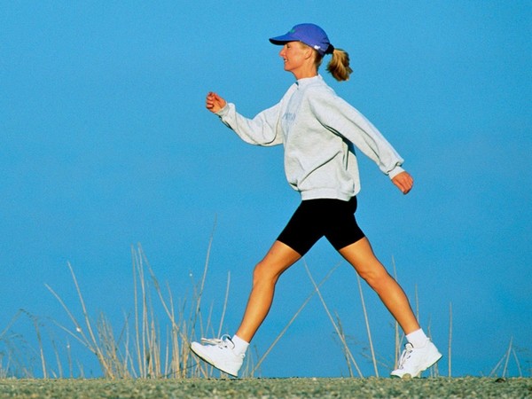 英國大學研究指每日快行 3 次更健康！日行萬步不合時宜