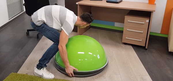 小型 VR 體感遊戲椅！360 度轉動夠過癮