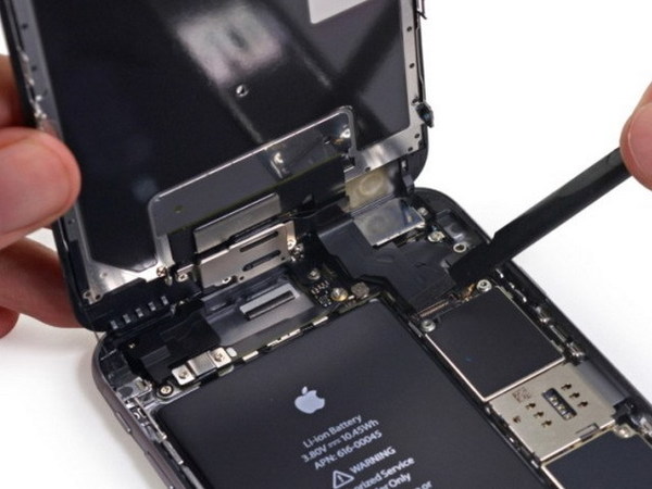 香港也出事！蘋果 IFC 分店發生 iPhone 電池冒煙事故