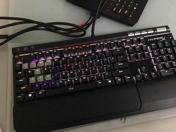 HyperX Alloy Elite RGB電競鍵盤開箱 Cherry MX RGB紅軸‧全鍵區獨立發光