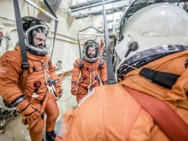 NASA 內置廁所的新太空衣 OCSSS！不用寬衣如廁夠方便