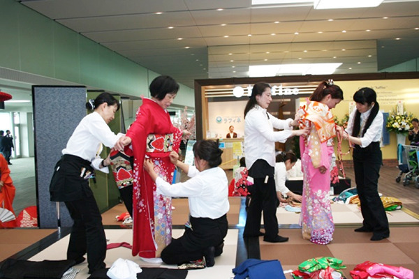 日本成田機場 3 月文化祭！免費試穿和服學畫浮世繪