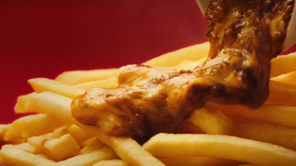 日本麥當勞推邪惡熱食「芝士肉醬薯條」