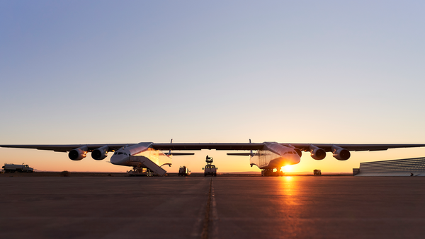 【多圖】世界最大飛機 Stratolaunch 即將試飛 機翼比足球場更長