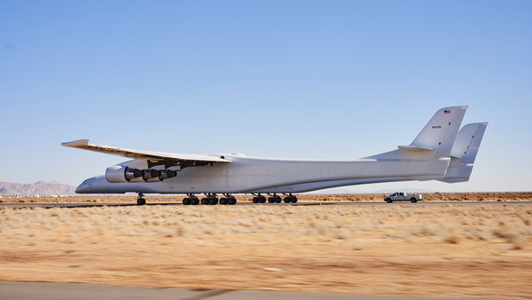 【多圖】世界最大飛機 Stratolaunch 即將試飛 機翼比足球場更長