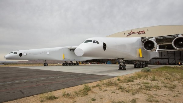 【多圖】世界最大飛機 Stratolaunch 即將試飛 機翼比足球場更長