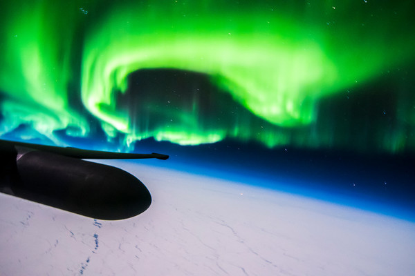U-2 偵察機飛行員超近距離拍攝北極光