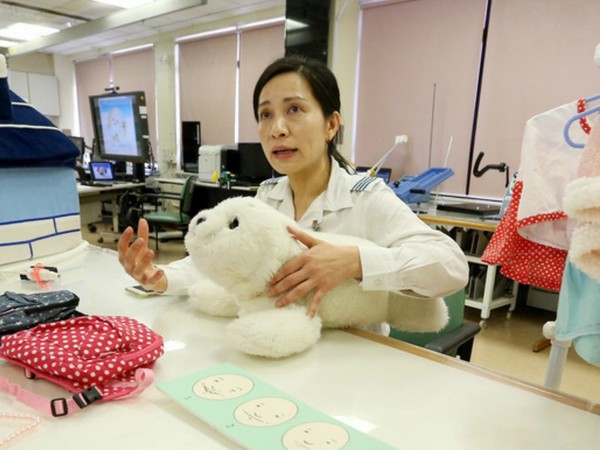 沙田醫院首隻人工智能機械寵物 幫助治療情緒病人
