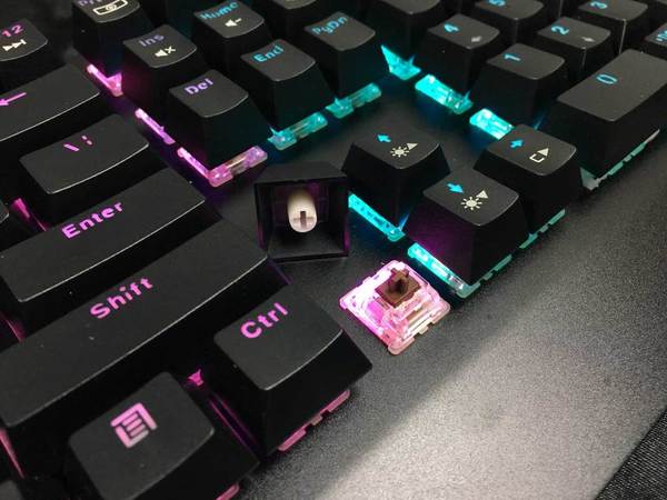 GAMDIAS Hermes P2【開箱】 光學青軸RGB電競鍵盤
