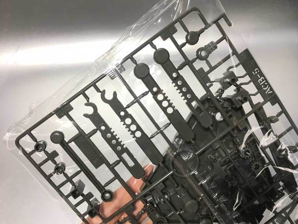 HGBD高達00潛行者【開箱】 另購新版潛行機件展示地台