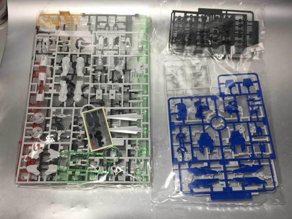 HGBD高達00潛行者【開箱】 另購新版潛行機件展示地台