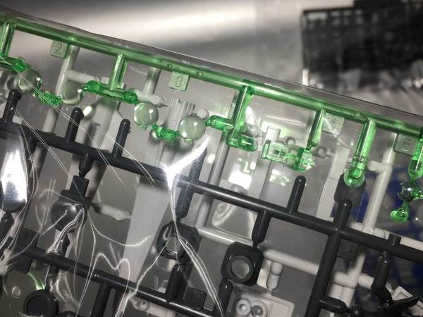 HGBD高達00潛行者【開箱】 另購新版潛行機件展示地台
