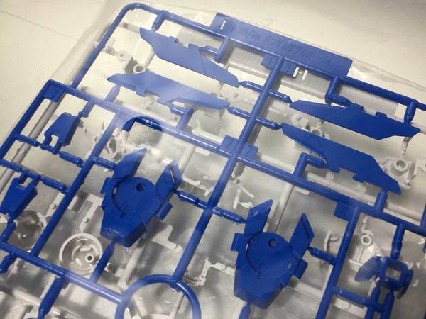 HGBD高達00潛行者【開箱】 另購新版潛行機件展示地台