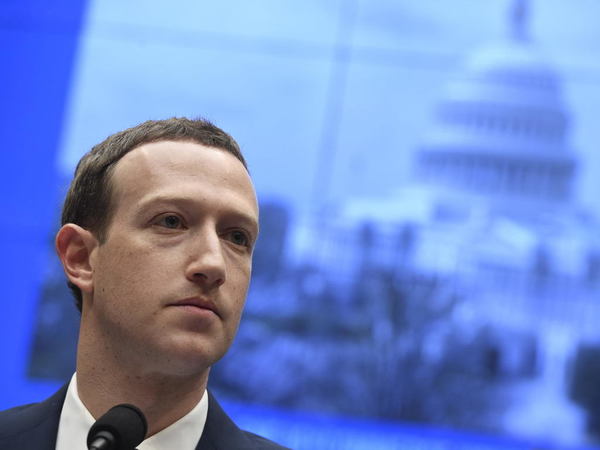 Facebook 面對危機浴火重生？