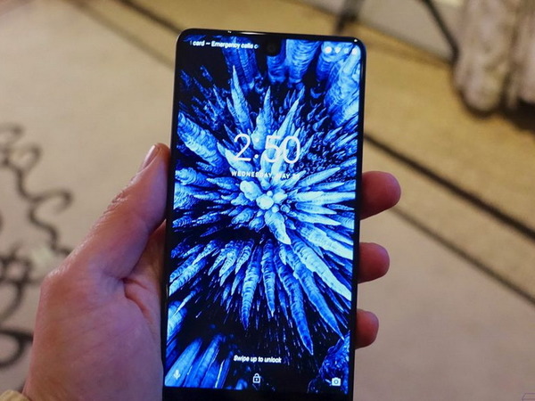 Essential Phone 57 折入手！平玩 Android 8.1！