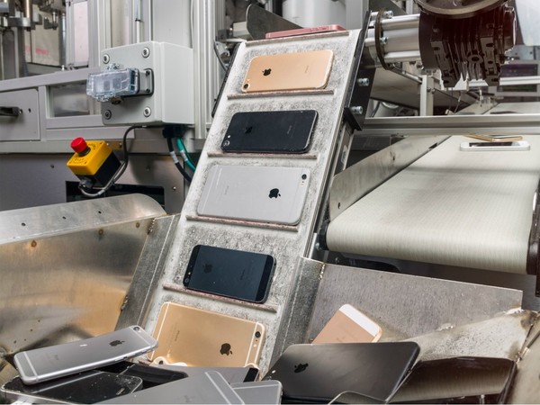 Apple 回收機械人 Daisy 正式上班！每小時拆 200 部 iPhone