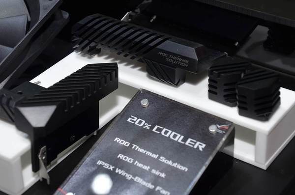 【Computex 直擊】ASUS 電源供應器  ROG Thor 1,200W 側面 OLED 實時顯示功耗
