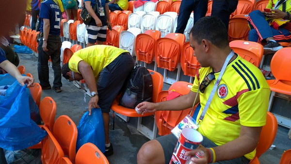 世界盃日本球迷自己垃圾自己帶走！ 網民：日本人亂拋垃圾先係新聞