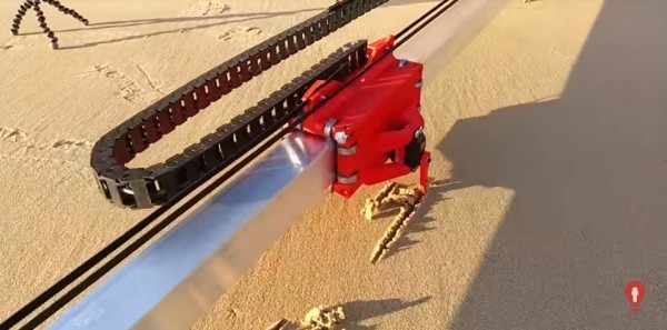 3D 打印畫沙機械人！沙灘浪漫告白必備？