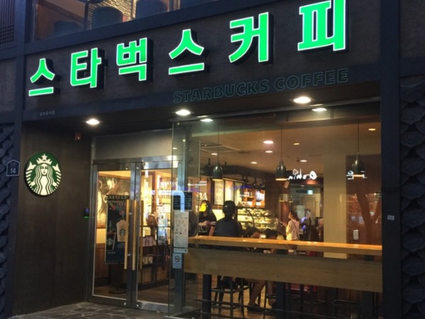 韓國 Starbucks 實施無現金支付！電子付款漸成主流