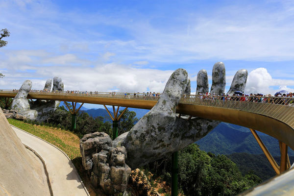 越南巨手托 Golden Bridge 360 度望靚景！必去打卡新景點