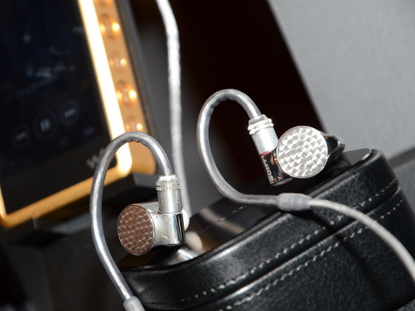 SONY 推頂級 Signature 系列音樂播放器．入耳式耳機