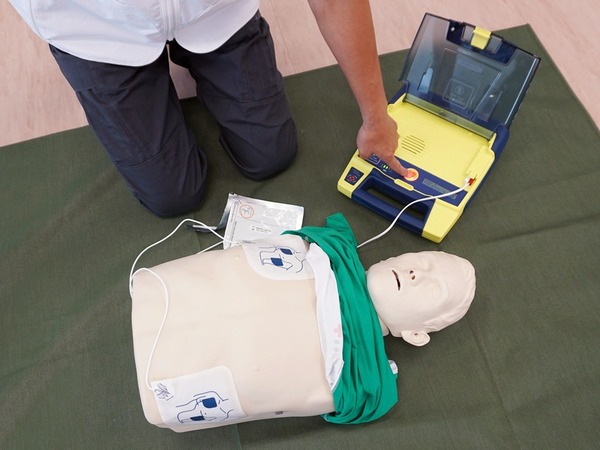 運動場「去顫器」有機少人識用？學懂 AED 黃金 5 分鐘可救人一命