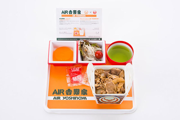 坐日本 JAL 食吉家牛肉飯？「Air 吉野家」飛機餐 9 月登場