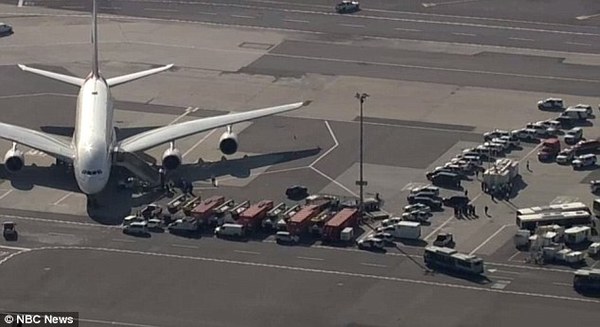 【緊急隔離】杜拜飛美國紐約航班 驚傳機上 100 名乘客集體發燒