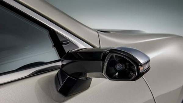 Lexus ES 將成首部量產車配電子側鏡！網民：個 Cam 壞咗點算？