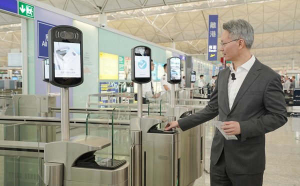 香港國際機場自助保安閘口 正式啟用 採用生物特徵技術核對旅客證件