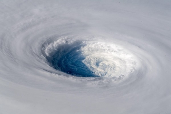 太空人拍下颱風潭美！料將轉向吹襲日本