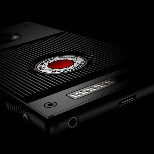 RED Hydrogen One 全息影手機訂戶獲贈多一台鋁金版手機