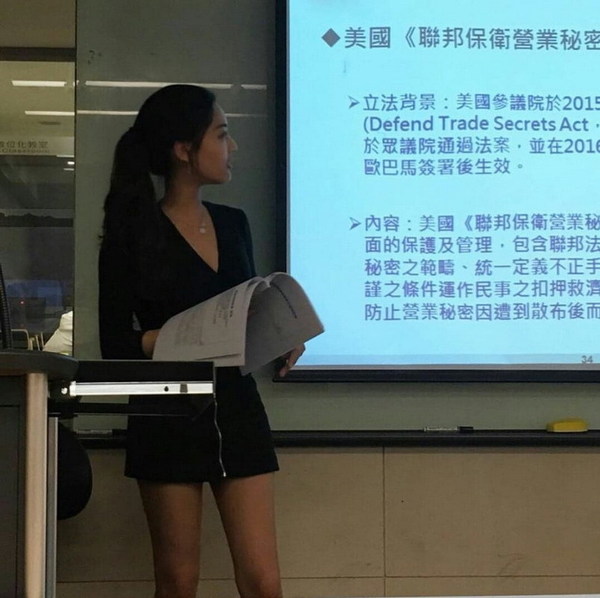 台灣女神級大學老師網上瘋傳！網民：叫人怎專心上課【多圖】