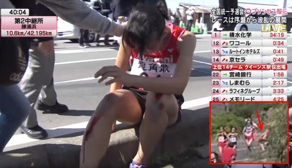日本女跑手飯田怜接力賽中途骨折！跪爬 200 米雙膝流血終完成交棒
